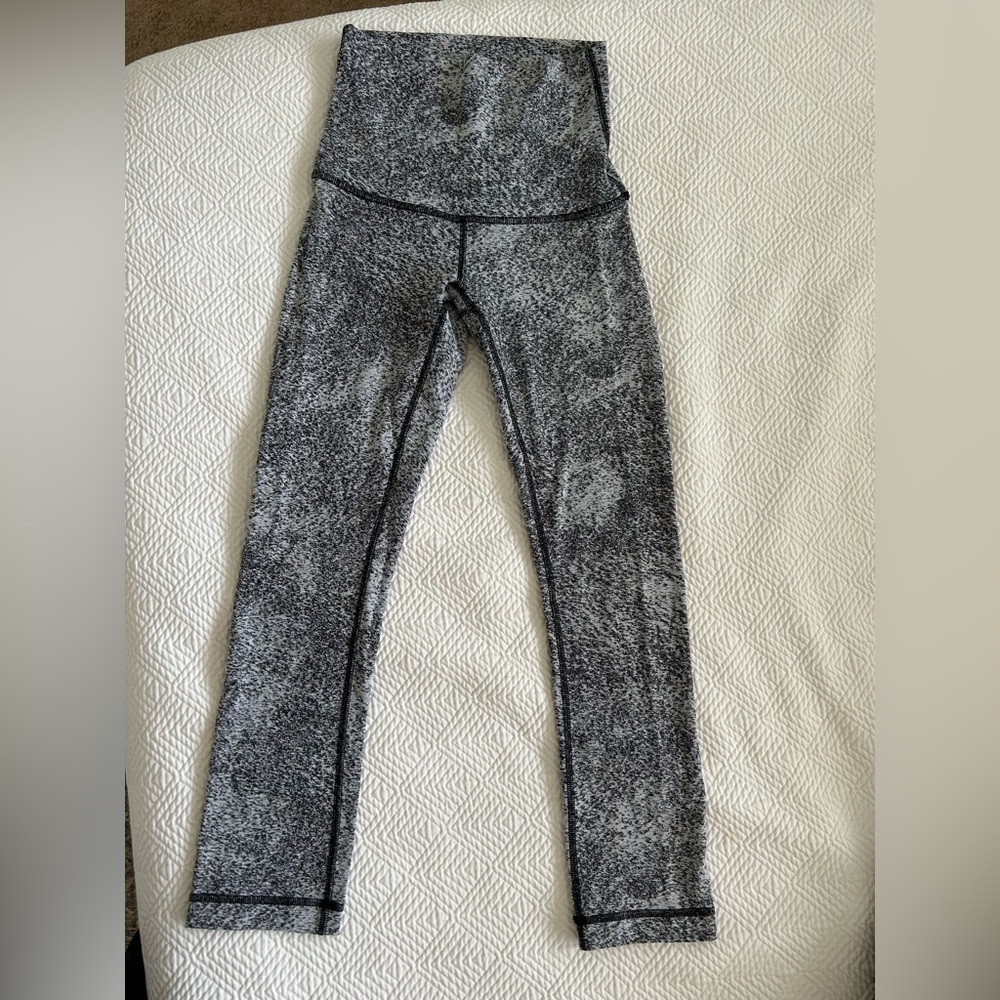 Lululemon high waisted yoga leggings 25” inseam